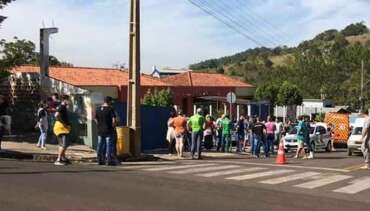 Adolescente armado creche