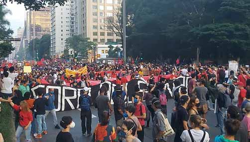 Grande mídia esconde protestos