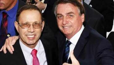 Wizard entrega passaporte à PF