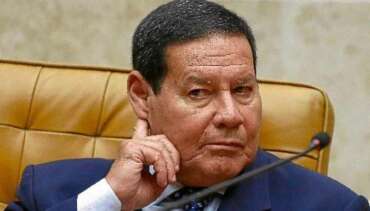 Mourão é aconselhado a renunciar