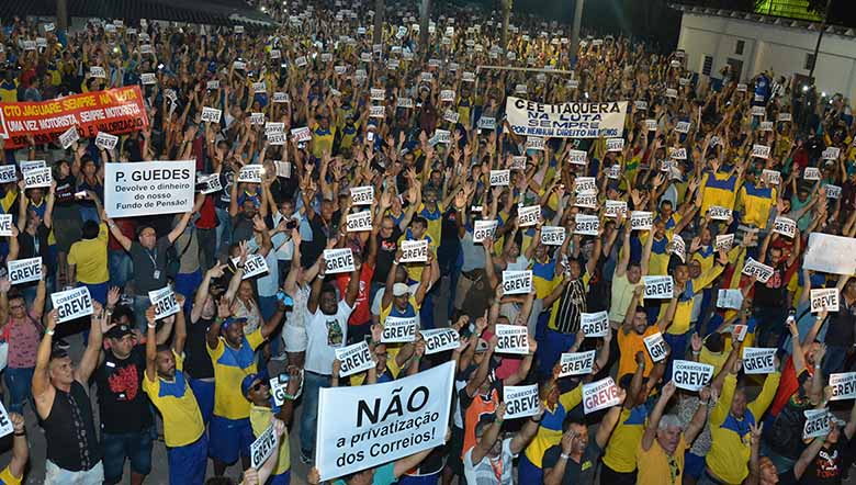 Trabalhadores tentam impedir privatização dos Correios