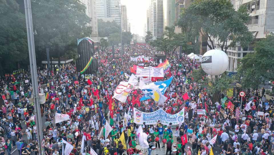 Manifestantes lotam Avenida Paulista