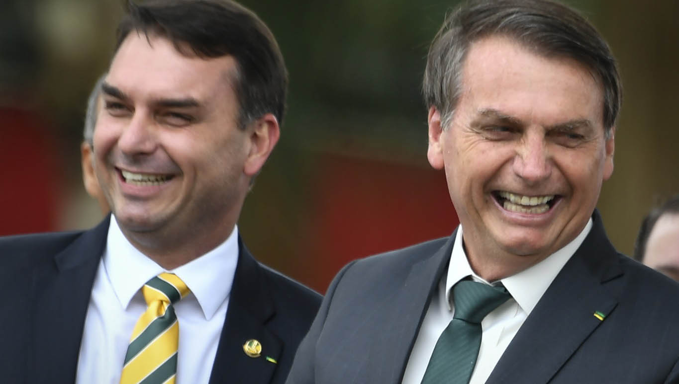 Flávio Bolsonaro vota contra projeto anticorrupção