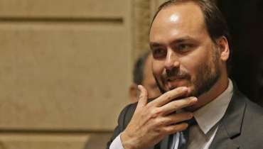Carlos Bolsonaro pagou R$ 150 mil em dinheiro