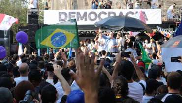 Ciro Gomes lidera intenção de voto em ato do MBL