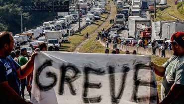 Caminhoneiros ameaçam greve geral