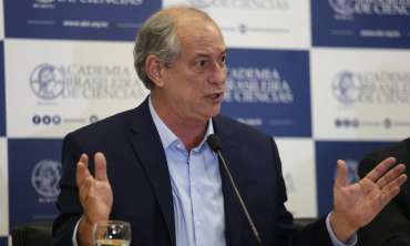 Ciro Gomes suspende pré-candidatura