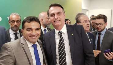 Deputado do PL com bolo de dinheiro