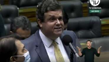 Deputado faz discurso histórico