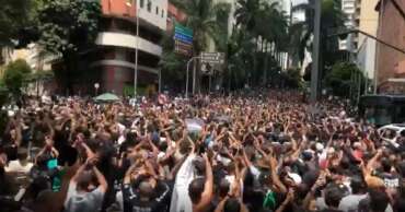 Vídeo: Milhares de policiais protestam contra Zema em MG