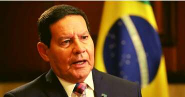 Mourão defende uso da força contra Rússia, mas cita Marx