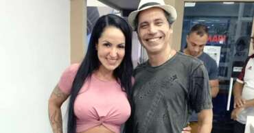 Atriz pornô tira foto no PDT do RJ e internautas especulam sobre candidatura