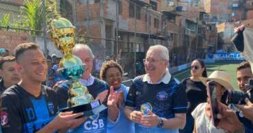 Ciro e Antonio Neto batem bola na periferia de SP