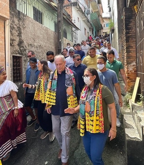 Ciro Gomes visita periferia de Salvador, na Bahia; foto 'viraliza'