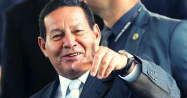 Após se declarar indígena em 2018, Mourão agora é branco; entenda