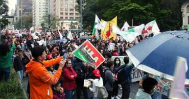 Milhares de estudantes protestam contra Bolsonaro em São Paulo