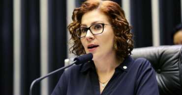 Carla Zambelli assina site pornô 'Brasileirinhas', dizem hackers; veja
