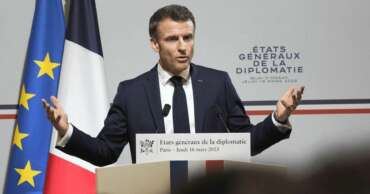 "Autoritário", Macron decreta Reforma da Previdência sem votação na França