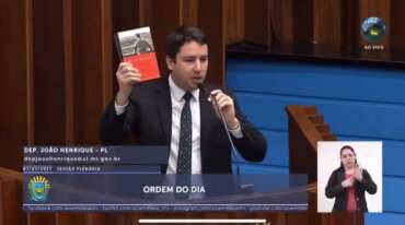Vídeo: Deputado bolsonarista exalta livro de Hitler em MS