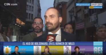 Vídeo: Eduardo Bolsonaro é cortado ao vivo na Argentina ao defender armar população